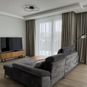 Trendy tkanin na zasłony i rolety w sezonie 2025:2026 – co będzie modne?