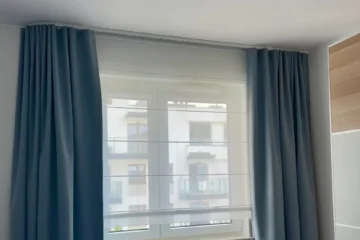 Zasłony blackout – czy naprawdę zapewniają pełne zaciemnienie?